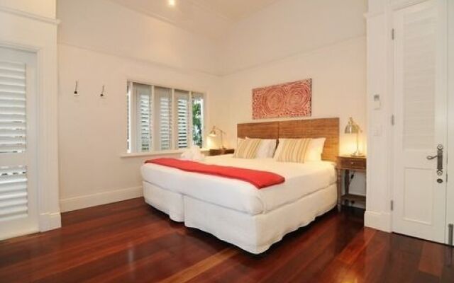 The Lighthouse At 7 Wharf Luxury House