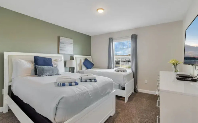 Amazing 4bdr w Pool Near Disney - 4914