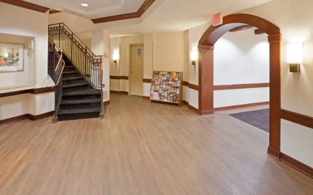 Holiday Inn Express Powless House