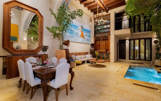 Luxury 5BR House W Jacuzzi & Pool