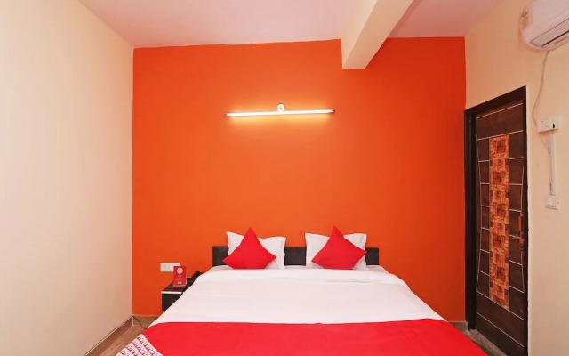 OYO 28366 National Hotel