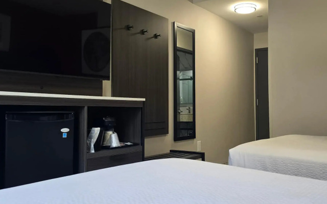 Ramada By Wyndham Brooklyn Empire Blvd