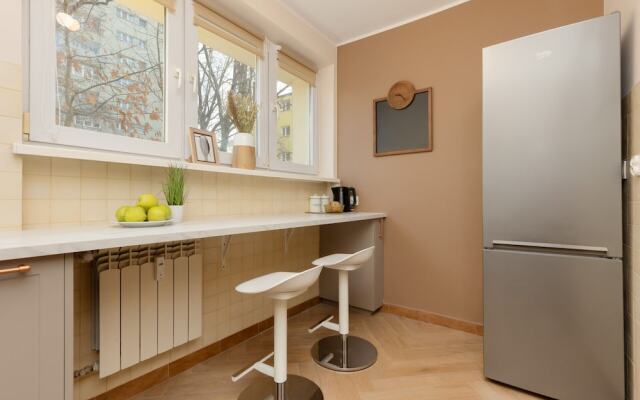 Saska Kępa Apartment by Renters