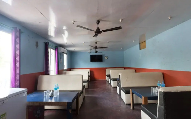 OYO 614 Subham Hotel