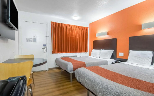 Econo Lodge Bakersfield