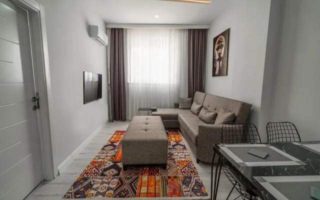 Charming and Central Flat Near Beach in Muratpasa