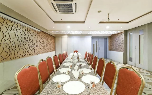Apple Hotel By OYO Rooms