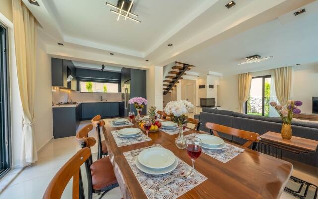 Luxury 4-bed Villa With Private Pool and Jacuzzi