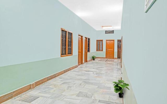 OYO Flagship 80598 Aditya Guest House