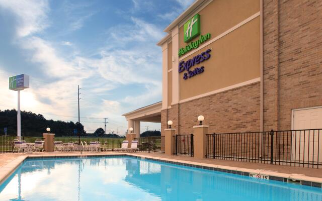 Holiday Inn Express Hotel & Suites Clarksville, an IHG Hotel