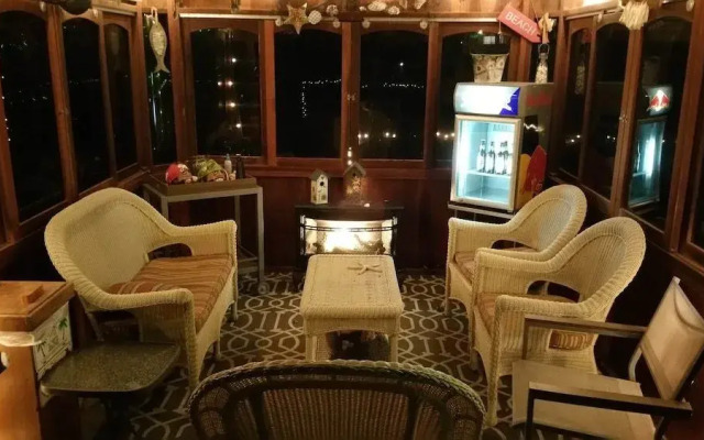 Colonial Beach Plaza Bed & Breakfast