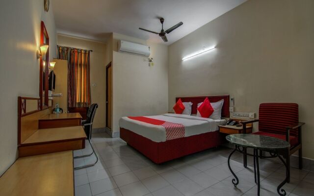 OYO 14670 Saaket Residency