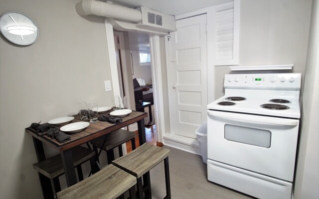 Charming Bungalow Next to UNC - Free Cruiser Bikes!