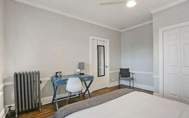 Chic 2BR Apt - Roscoe 1