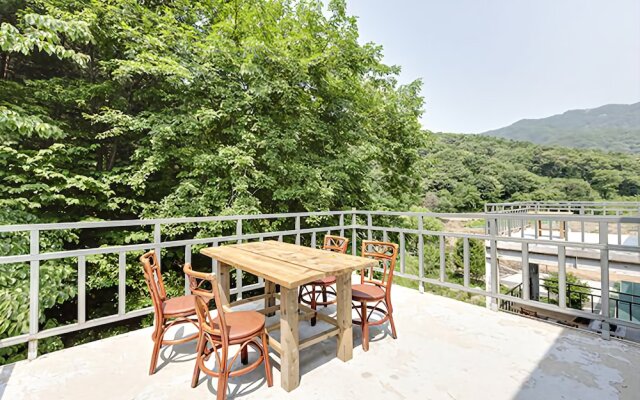 Yangju Aris Pension
