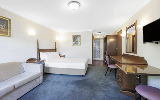 Elizabethan Lodge