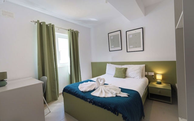 3BR Central with Balcony - Sliema Area