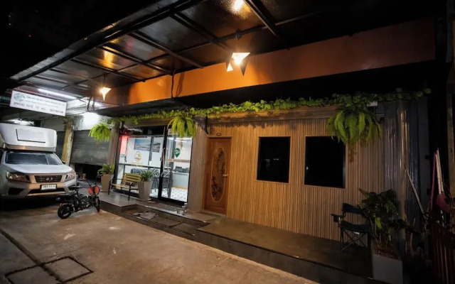 Pratunam Family House 2