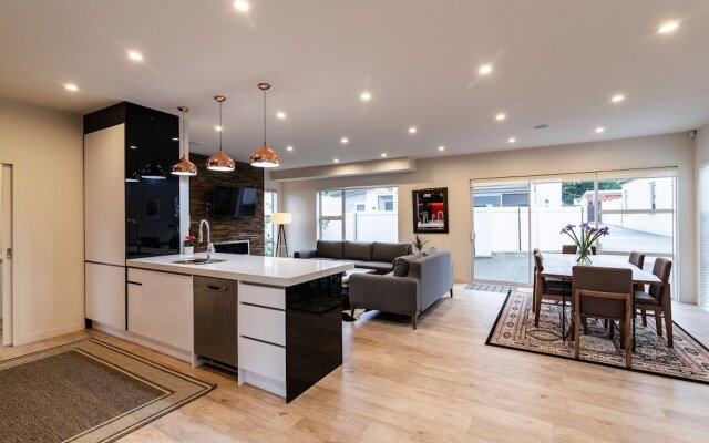 Elegant and Stylish Retreat in Leafy Epsom