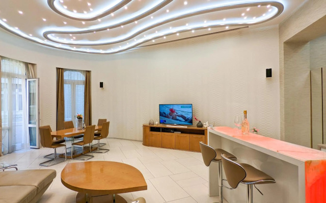 120M2 LUXURY CONDO with SAUNA, JACUZZI, CINEMA In Downtown Budapest