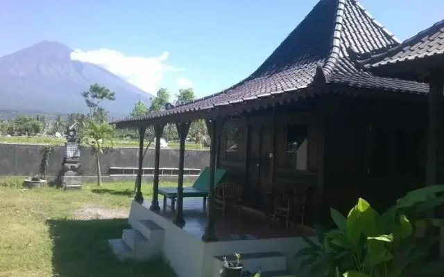 Dillons Bungalows and Restaurant