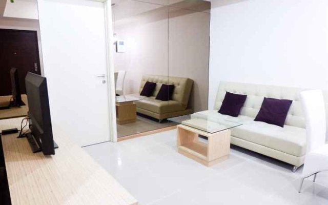 Casa Grande Apartment with Sofabed Connected to Kota Kasablanka