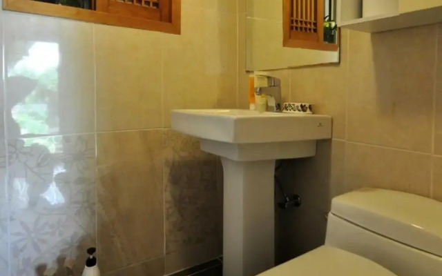 Gallery Jin Hanok Guesthouse