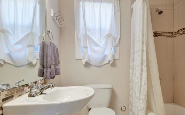 2BR Renovated Austin Coach House by RedAwning