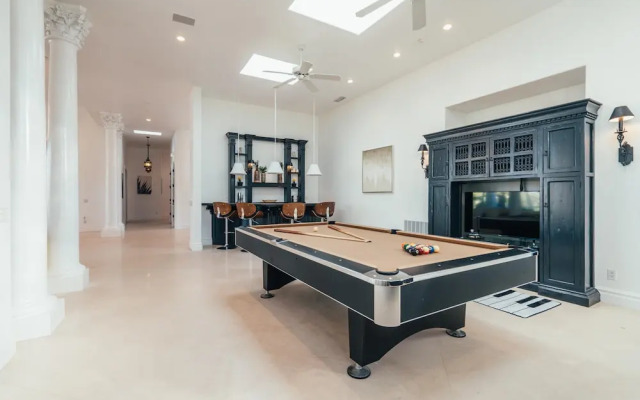 Fly With Me by AvantStay