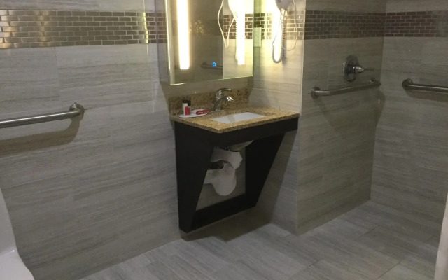 Ramada by Wyndham Bronx Terminal