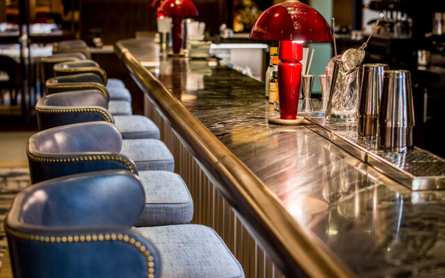 Devonshire Club & Hotel