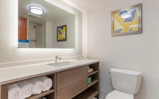 Comfort Suites Columbia Northeast - Fort Jackson