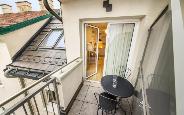 Jimmy's Apartments Lory