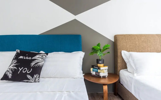 10PAX Homestay With Netflix at Cyberjaya