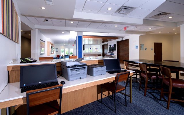 Holiday Inn Express & Suites Rochester Hill - Detroit Area, an IHG Hotel