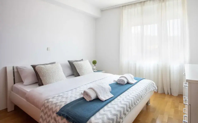 Spacious 2bdr Apartment With a Cute Balcony