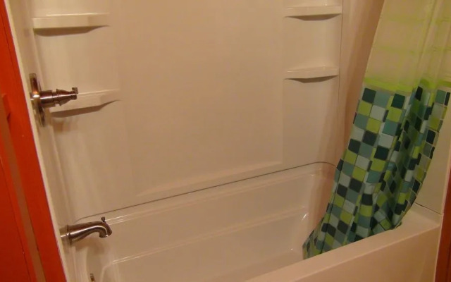 Iris Motel - Mount Pleasant