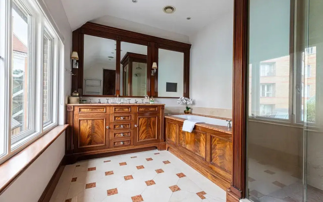 Stunning 6-Bed House Near Harrods in Knightsbridge