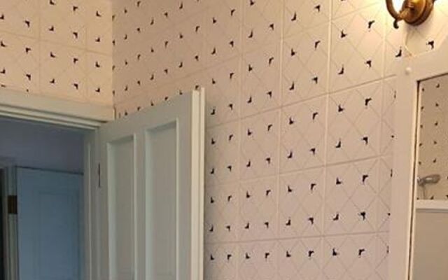 Saki Alaçatı Otel & Meyhane