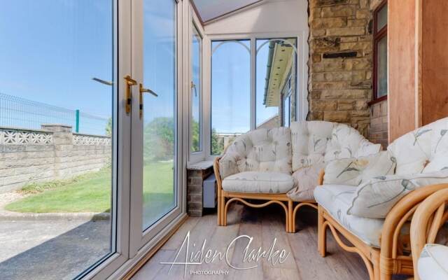 Stunning Residence set on Cliffside in Scarborough