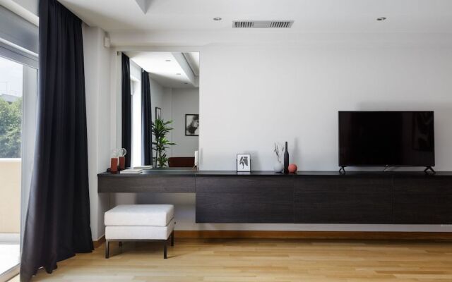 Eos Urban Villa by UPSTREET