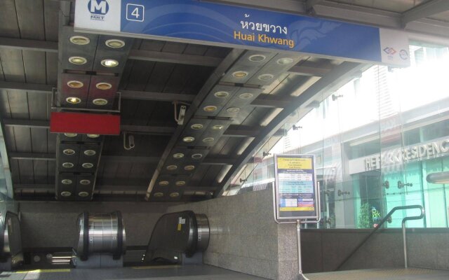 Galleria@subway MRT Huaikhwang