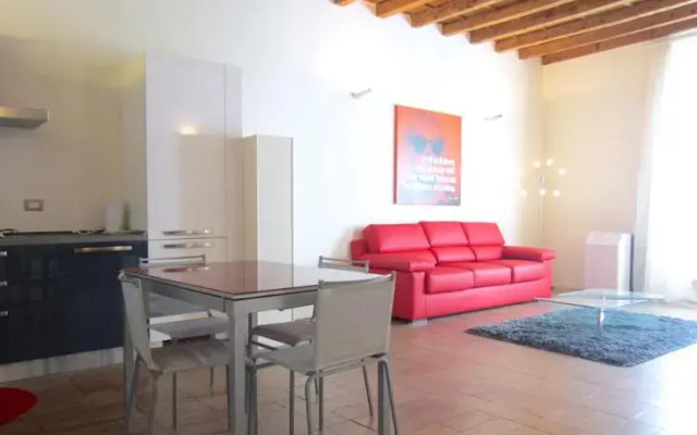 Temporary House - Naviglio Sforza