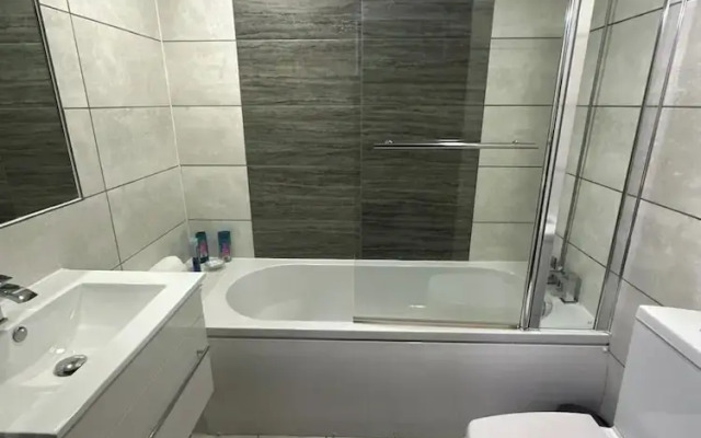 1br-sleeps4-parking-closetocentre