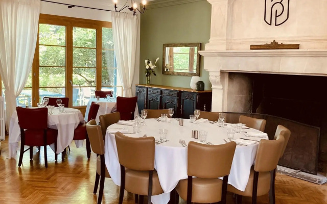 Logis Hotel Le Blason de Provence