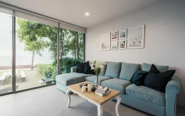 Sandbox beachfront villa2