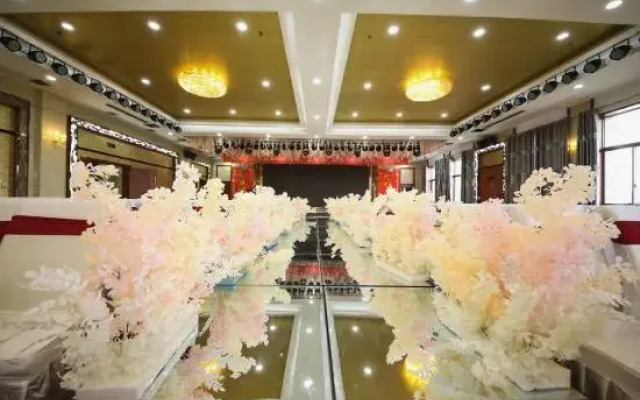 Sunshine Holiday Hotel
