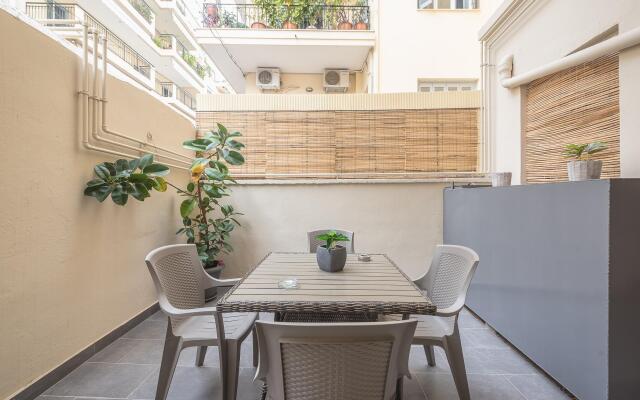 Spacious Family Home in Thisio by Cloudkeys