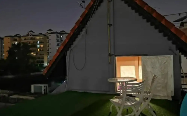 Waterside House And Hostel