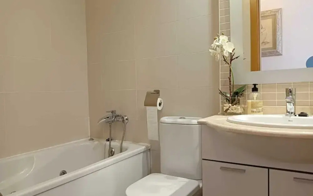 Piso con Piscina y Jardin Cerca de la Playa